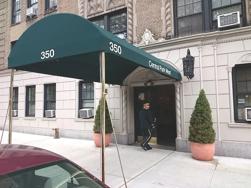 Reception area with seating and welcoming ambiance